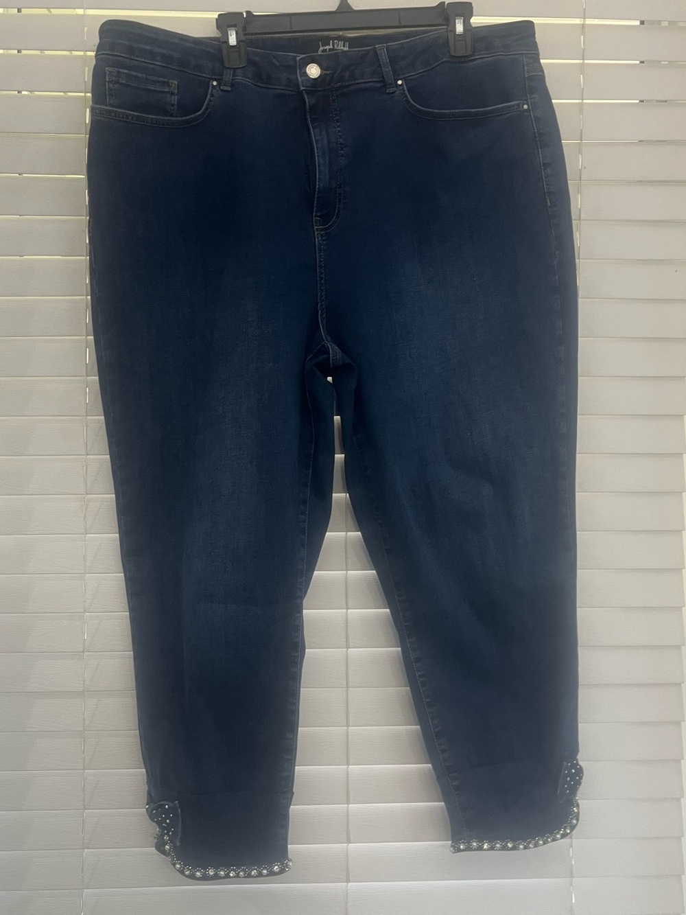 Joseph Ribkoff Jeans Pearl Rhinestone Bow Hem Cropped Capri Dark Wash 22